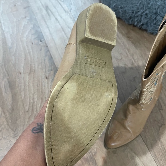 Bandera “faux leather” Boots size 10M “Gently Used” - Picture 6 of 7